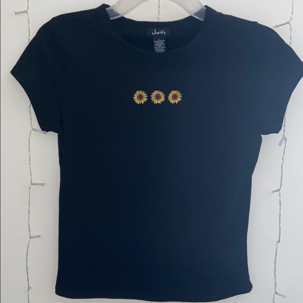 Trendy sunflower black shirt!